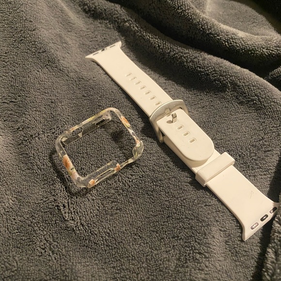 Apple Watch Case & Wristband - Picture 4 of 5